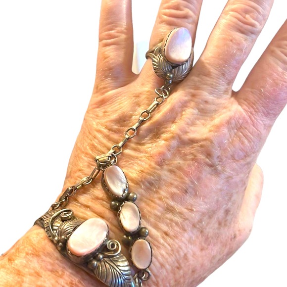 Vintage 1960s Sterling Silver Navajo marked MOP Squash Blossom slave Bracelet - Picture 16 of 16